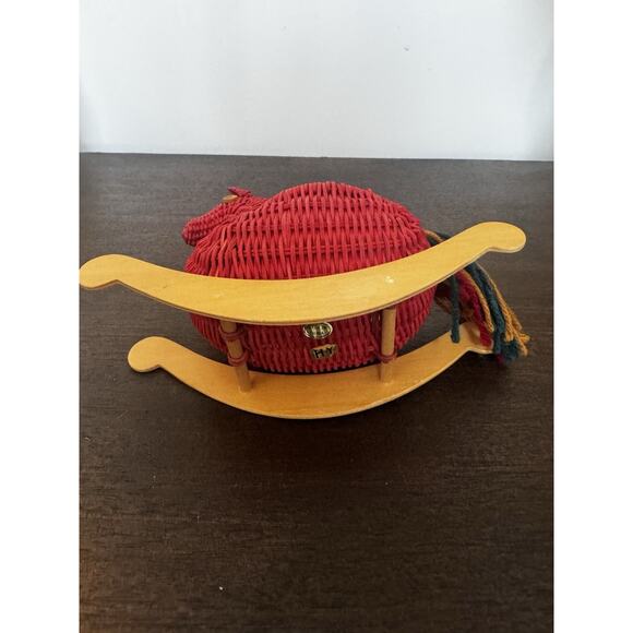 Avon Vintage Wicker Red Rocking Horse Yarn Tail Christmas Basket Trinkets Kitsch - Picture 7 of 14
